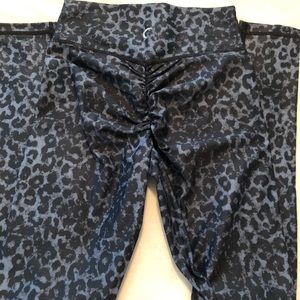 Zyia Stone Leopard Scrunchy Leggings 7/8 24”